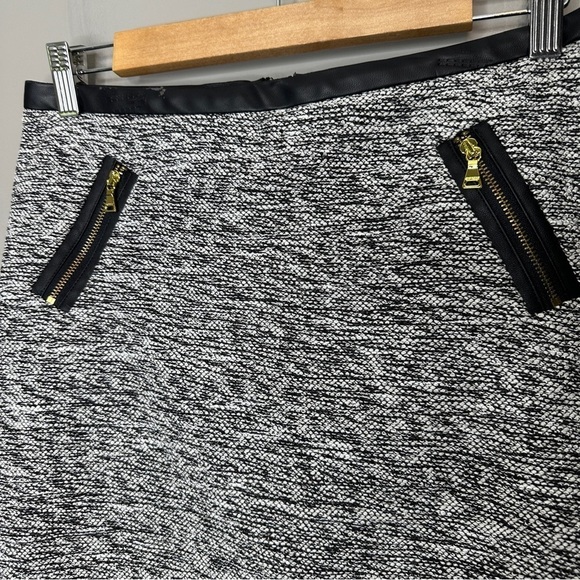 Express tweed mini skirt - Picture 2 of 8